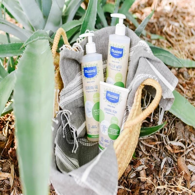 Mustela Organic Cleansing Gel With Olive Oil And Aloe - Fragrance Free - 13.5 Fl Oz 3 Mustela Organic Cleansing Gel With Olive Oil And Aloe - Fragrance Free - 13.5 Fl Oz - Image 3